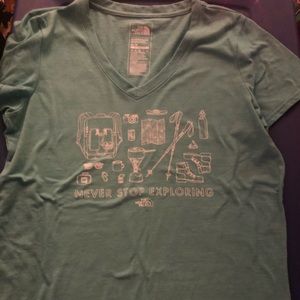 Women’s The North Face tee